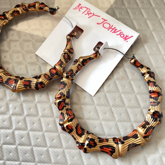 BETSEY JOHNSON Large Gold-Tone Leopard Animal-Print Bamboo Hoop Earrings 2-1/2" - Picture 2 of 6